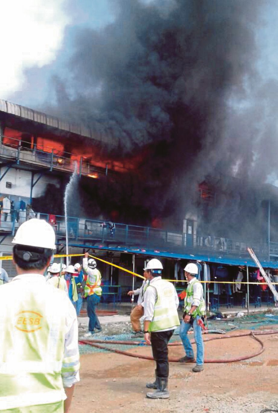 Keadaan asrama pekerja warga asing yang  terbakar di Stesen Tenaga Jimah.