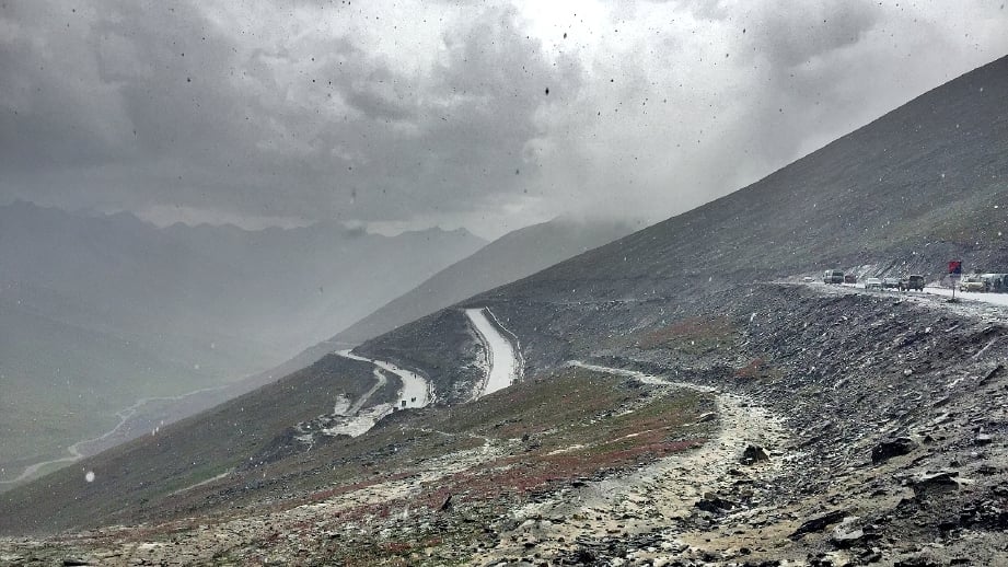 JALAN menuju ke Babusar Top di sempadan wilayah Khyber Pakhtunkhwa dan Gilgit-Baltistan. GAMBAR hiasan