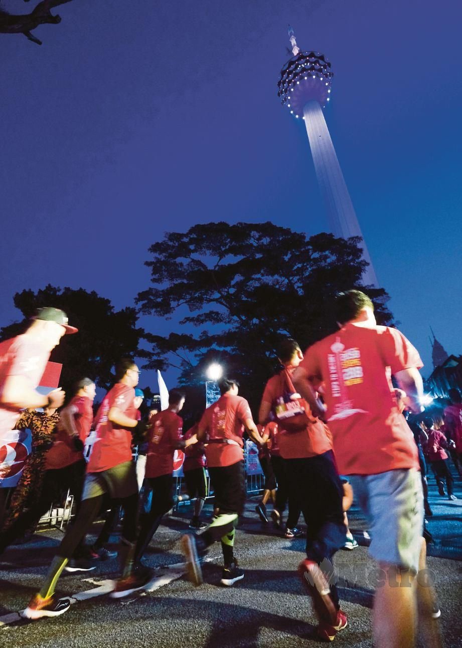 MENARA Kuala Lumpur tawar acara mendaki menara setiap tahun.