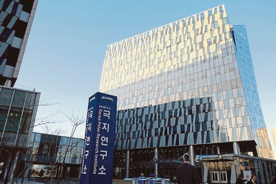 PROGRAM saintifik bertempat di Ibu Pejabat KOPRI di Incheon, Korea Selatan, mengambil masa tiga minggu.