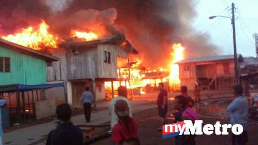 ANTARA rumah yang musnah dalam kebakaran. FOTO ihsan pembaca