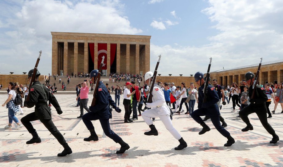TENTERA Turki sedia tingkatkan tahap keselamatan negara. FOTO/AFP 