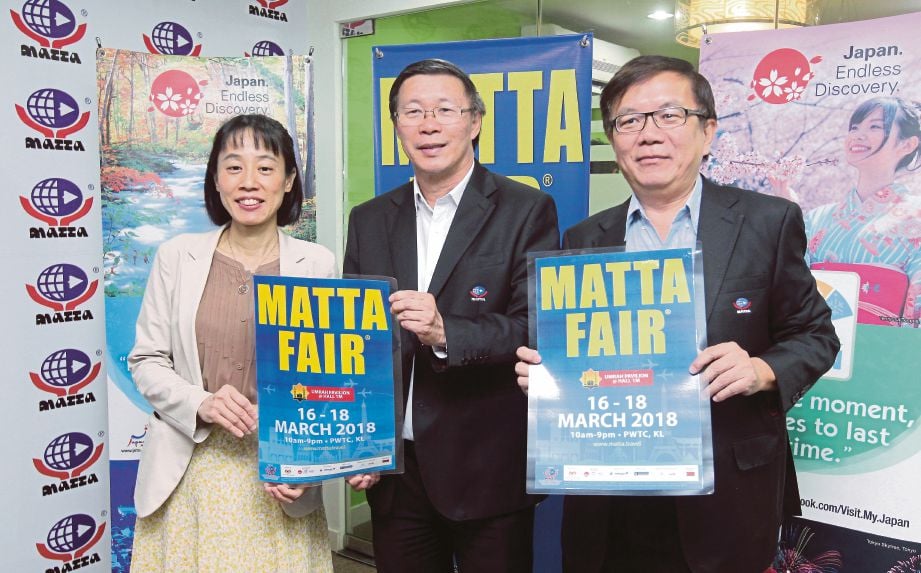 MARUYAMA (kiri) bersama Presiden MATTA, Datuk KL Tan (tengah) di Kuala Lumpur, semalam.
