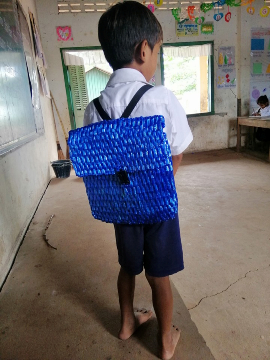 Beg Keng yang dibuat bapanya tular di media sosial. FOTO Agensi