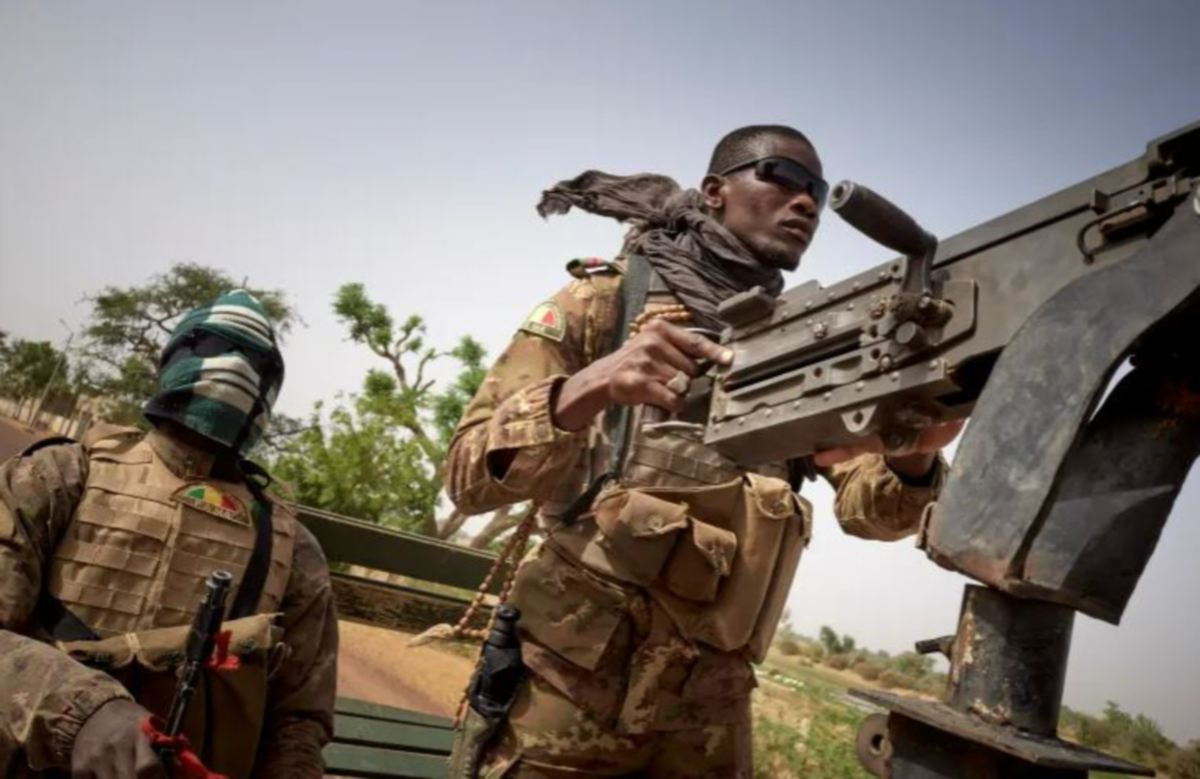 TENTERA Mali ketika kawalan jalan antara Mopti dan Djenne, tengah Mali pada 2020. FOTO Fail AFP.