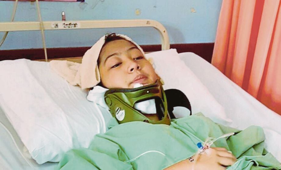 SITI Nursyahida terlantar di  HRPZ II akibat mengalami masalah saraf selepas mendakwa ditampar seorang guru wanita dalam kejadian Selasa lalu.