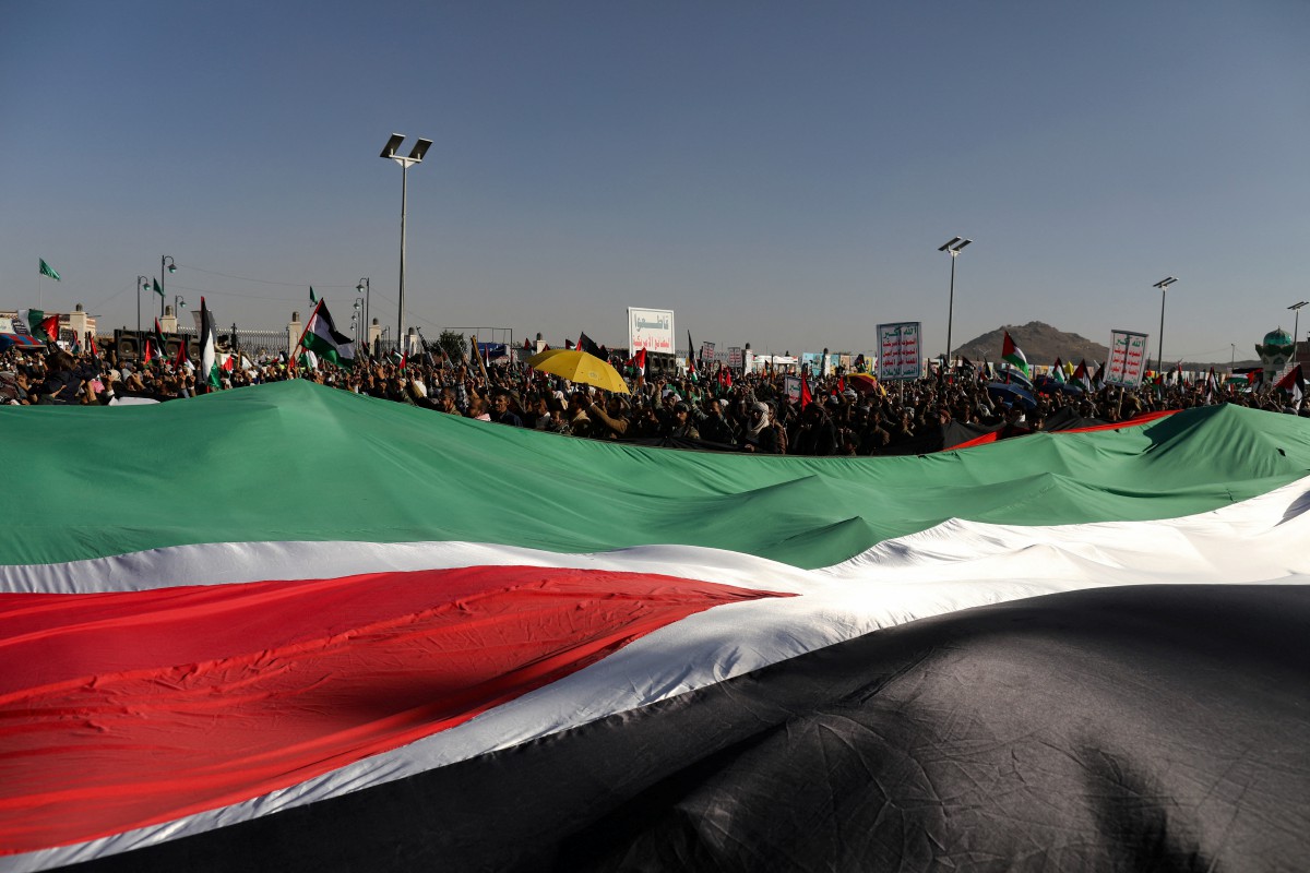 PROTES menunjukkan solidariti terhadap penduduk Palestin di Gaza terus berlangsung di serata dunia. FOTO Reuters.