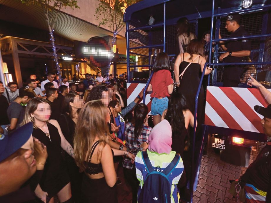 ANTARA pelayan wanita yang ditahan dalam serbuan di sebuah pusat hiburan sekitar ibu kota.