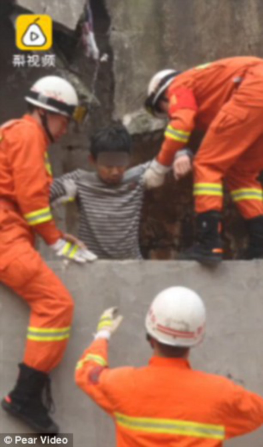ANGGOTA bomba mengeluarkan  remaja yang terperangkap dalam tandas awam yang runtuh. - Agensi