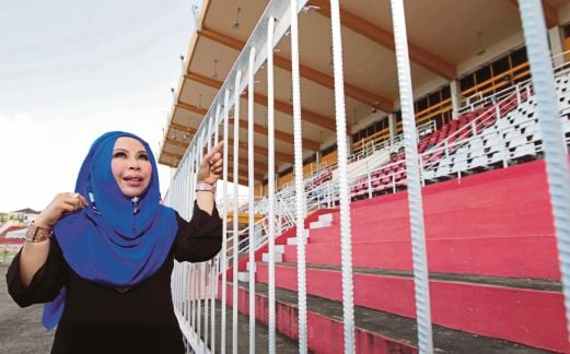 DR Vida meninjau keadaan Stadium Sultan Muhammad IV.