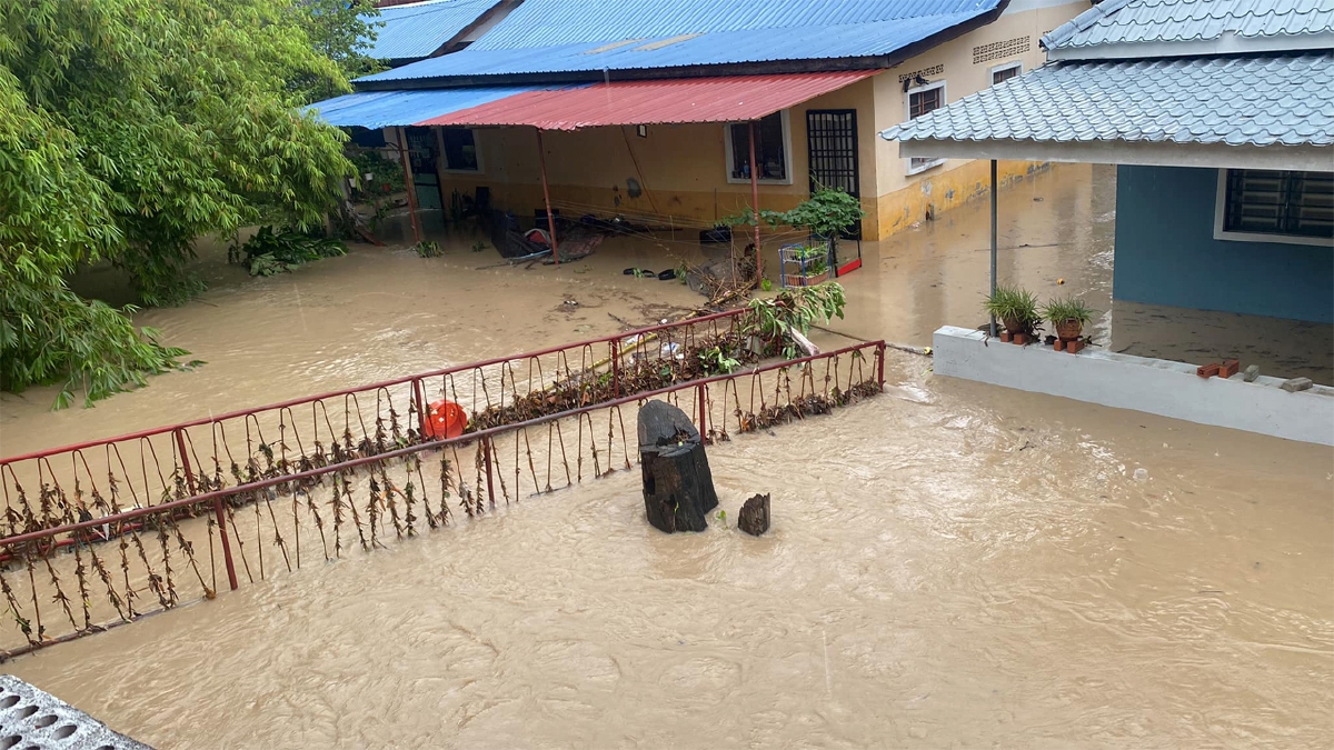 ANTARA lokasi dilanda banjir. FOTO Facebook ADUN Bayan Lepas