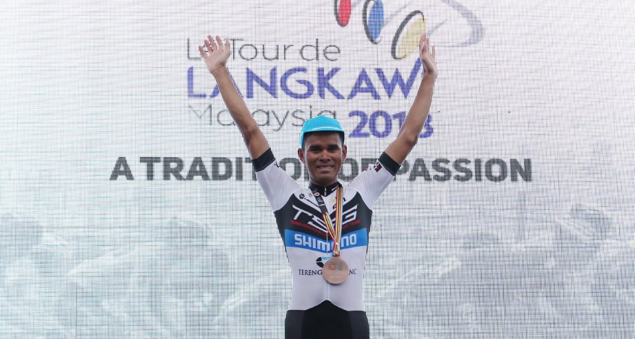 PEMENANG tempat ketiga peringkat ke 6, Mohd Harrif Saleh pada Le Tour De Langkawi 2018 di Tanjung Malim. - Foto Eizairi Shamsudin