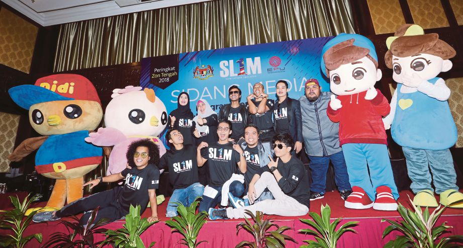 NORASHIKIN   (tengah) bergambar bersama duta dan sebahagian selebriti yang terbabit  di Mines Resort City, Seri Kembangan. 