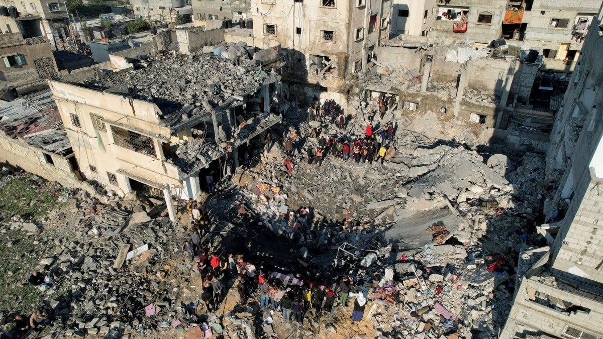 KEMUSNAHAN yang berlaku di selatan Gaza akibat serangan tentera Israel. FOTO Reuters.