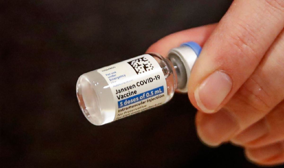 Vaksin keluaran syarikat J&J. Gambar fail AFP.