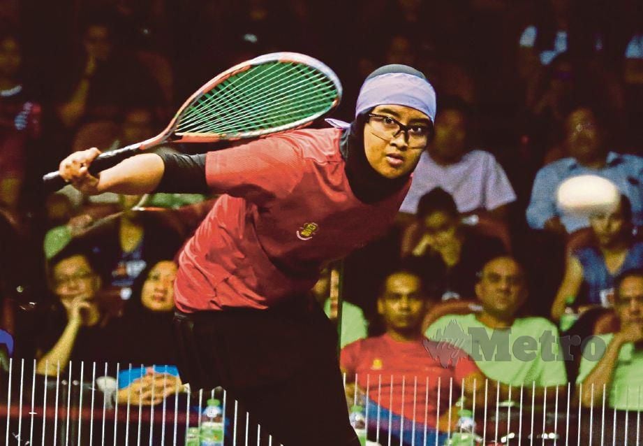 Pemain squash negara, Aifa Azman beraksi di Kejohanan Skuasy Remaja Dunia. FOTO File NSTP