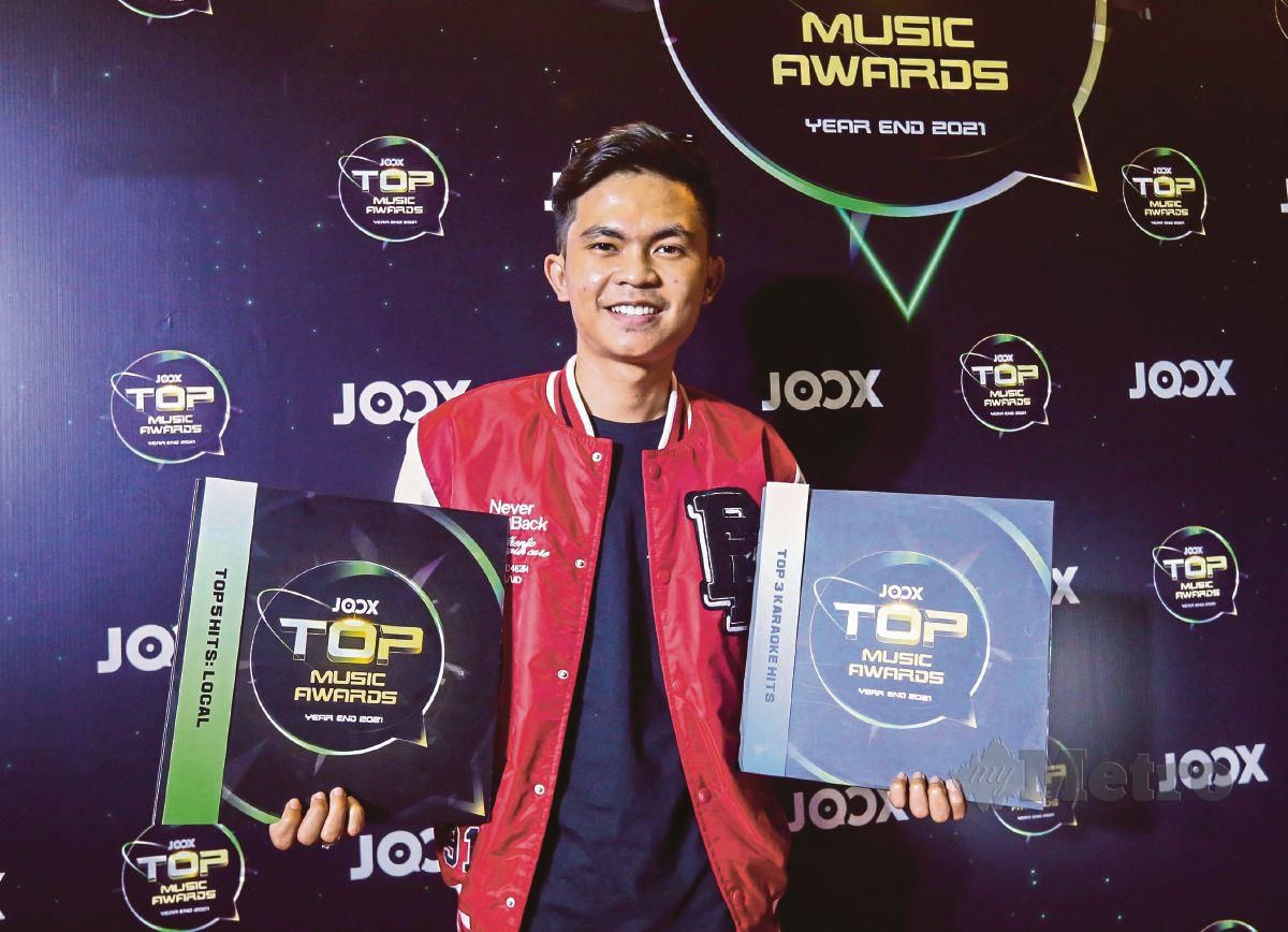 TAJUL diumumkan sebagai pemenang kategori Top 5 Hit Lokal dan Top 3 Karaoke Hit Popular pada Anugerah Muzik Top Joox.