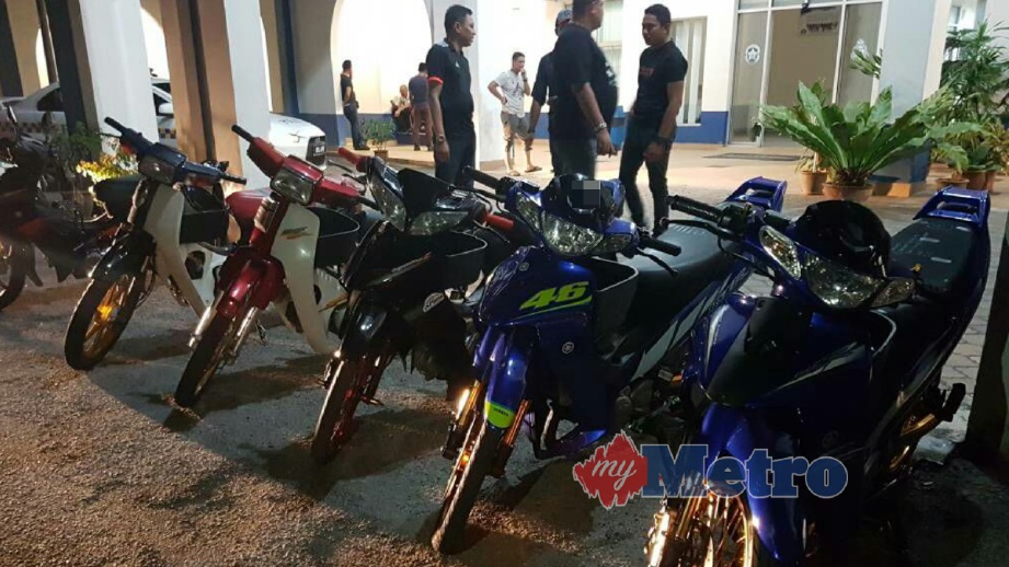 MOTOSIKAL yang dirampas dalam operasi Ops Samseng Jalanan Rempit. FOTO Nor Raidah Awang