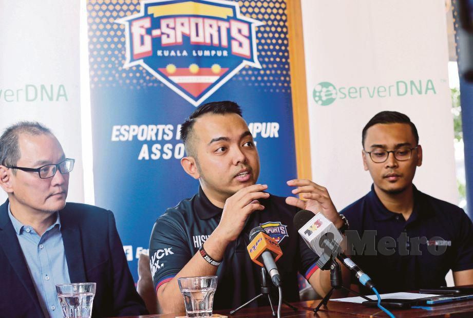 HISHAM (tengah) pada sidang media pelancaran Kuala Lumpur Esports Master 2020 di Subang Jaya. Turut hadir, Ketua Pegawai Eksekutif ServerWare, Rupern Chiu (kiri) bersama Pengasas dan Pengarah Urusan Gamesbond, Fazli Razak (kanan).