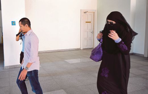 YATT Hamzah menfailkan permohonan cerai terhadap suaminya, Abd Mutalib di Mahkamah Rendah Syariah.