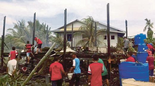 KEADAAN rumah yang terbakar.