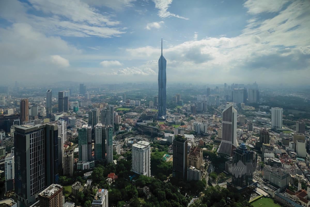  MENARA Merdeka 118  mempunyai 118 tingkat dengan ketinggian 678.9 meter  dinobatkan sebagai menara kedua paling tinggi di dunia.