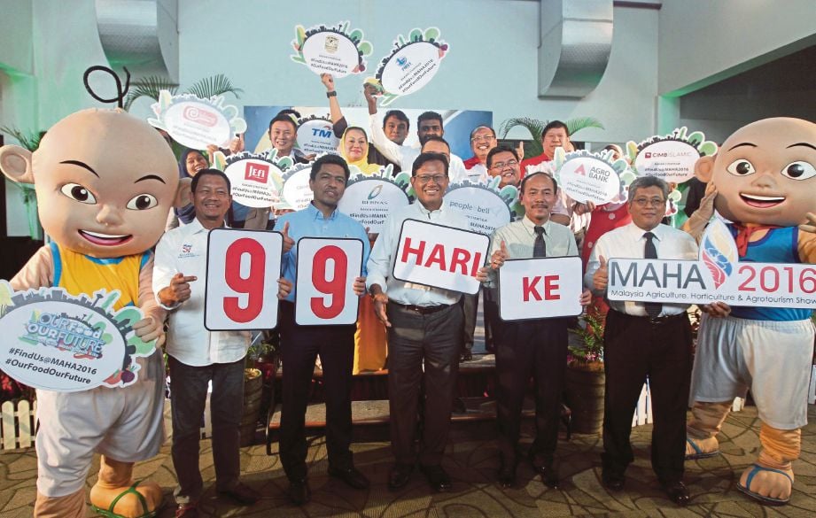 Ahmad Shabery  (tengah) melancarkan kempen 99 hari menjelang MAHA 2016  di MAEPS, Serdang.