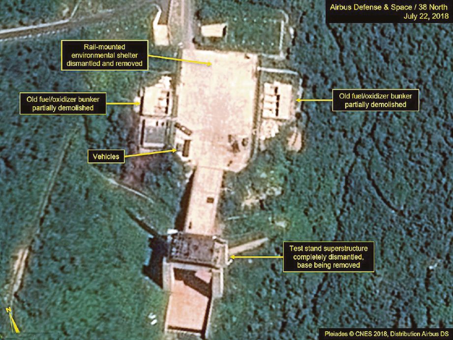 GAMBAR satelit menunjukkan kerja meroboh kemudahan pelancaran satelit di Sohae, Korea Utara. - AFP
