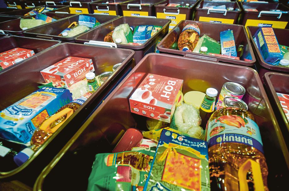 ANTARA kandungan barang dalam Kotak Rezeki Harian Metro.