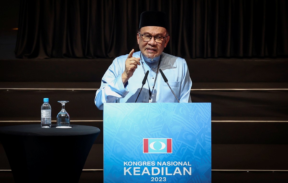ANWAR ketika menyampaikan ucapan dasar pada Kongres Nasional Parti Keadilan Rakyat (PKR) 2023 di Putrajaya, hari ini. FOTO Bernama.