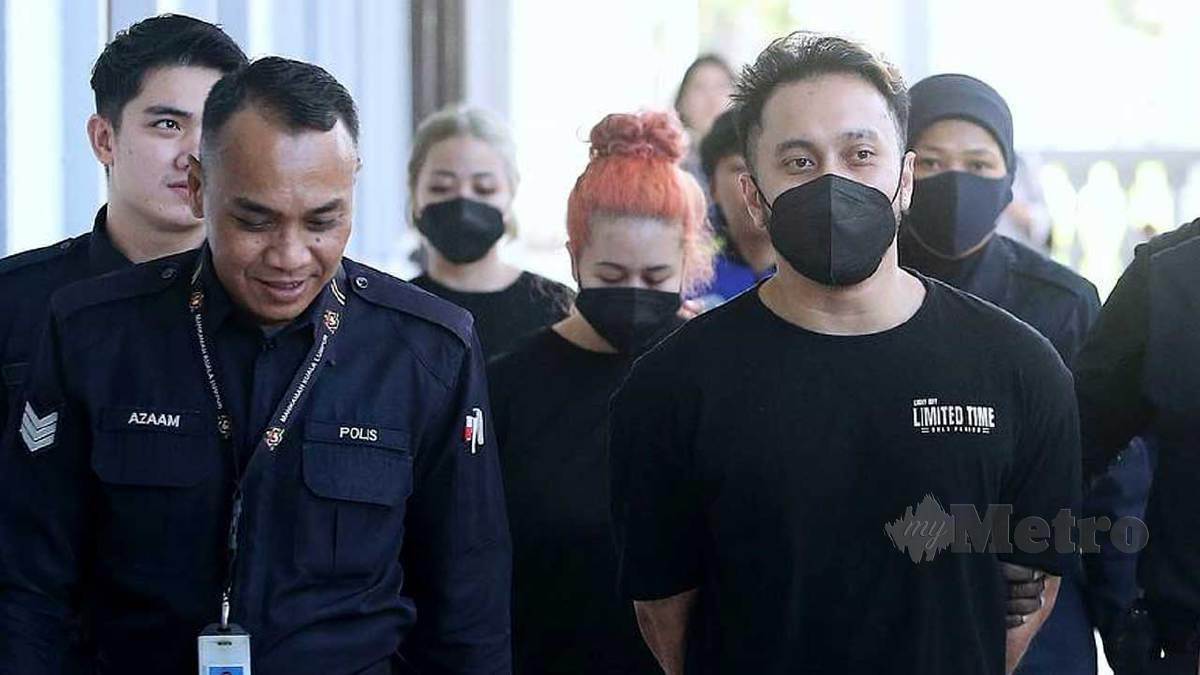 Hasli Ikhwan Arif Zul Hasli (tengah) ketika dibawa ke Mahkamah Kuala Lumpur baru-baru ini. FOTO Arkib NSTP