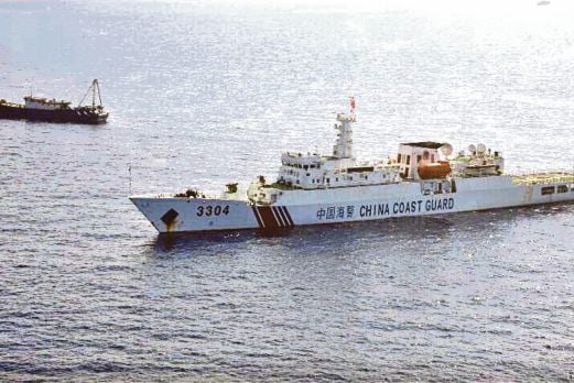  Kapal Pengawal Pantai China dikesan mengawasi aktiviti nelayan negara itu yang menceroboh Beting Patinggi Ali di luar pantai Miri.