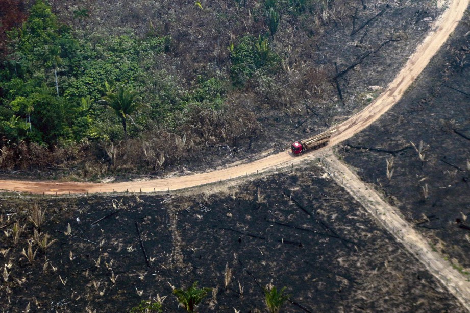 GAMBAR dari udara menunjukkan kemusnahan akibat kebakaran hutan Amazon. FOTO AFP