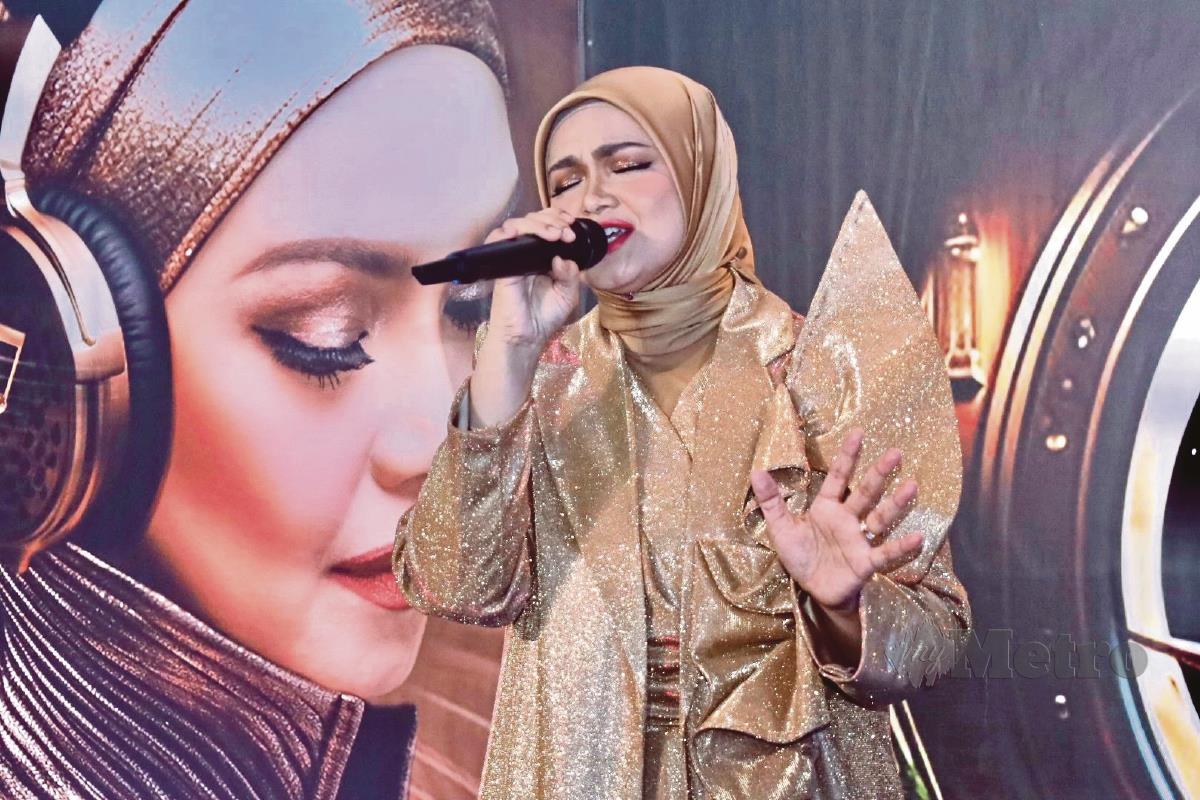 SITI mempersembahkan medley 12 lagu dari album Sitism. FOTO Nabila Adlina Azahari