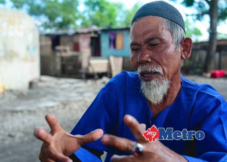 EDUAR menunjukkan kesan kemalangan yang mengakibatkan sebahagian jarinya putus. FOTO Muhammad Sulaiman