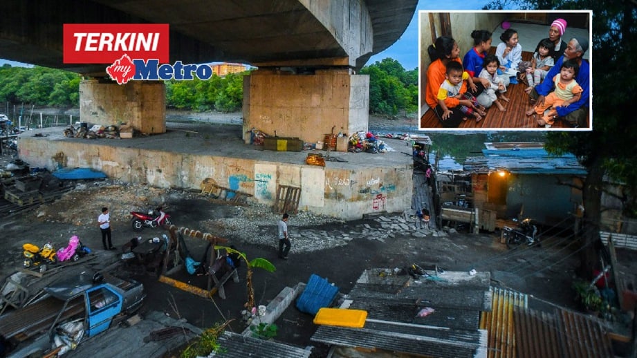 KEADAAN rumah papan yang menempatkan penghuni di bawah jambatan. (Gambar kecil) Eduar Kadir (kanan) bersama Azizah (dua kanan) serta anak dan cucunya. STR/MUHAMMAD SULAIMAN