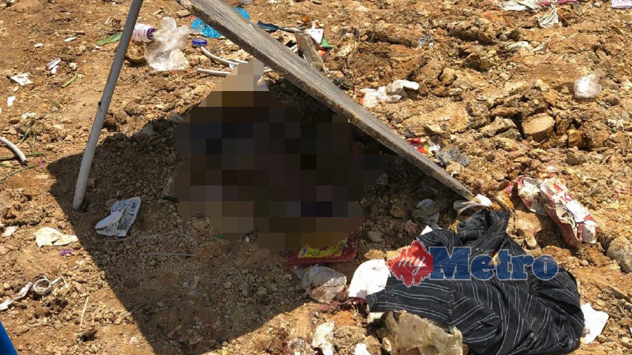 MAYAT bayi perempuan yang ditemui di Tapak Pembuangan Sampah Kayu Madang. FOTO ihsan polis