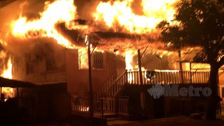 DIANGGARKAN 60 rumah musnah dalam kebakaran di Kampung Otentik, Tanjung Batu Keramat, Tawau. FOTO Twitter Bernama