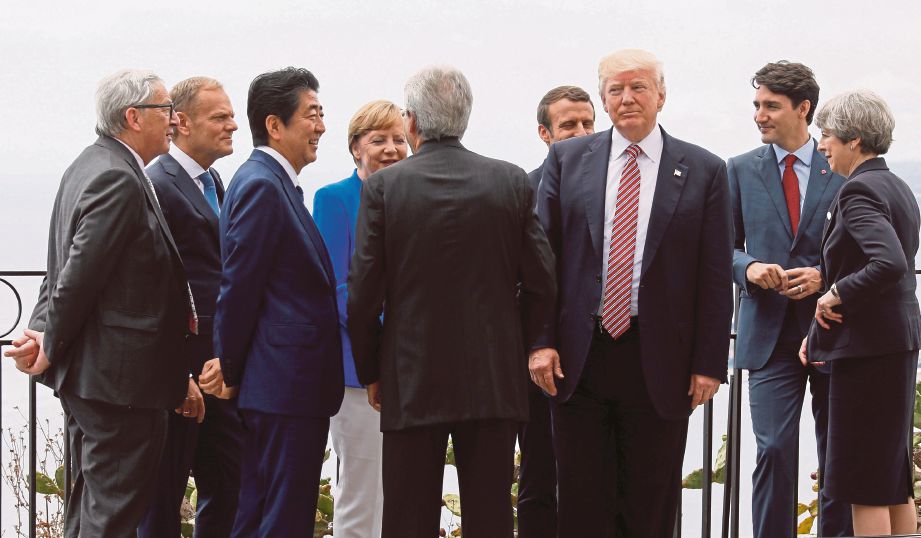 TRUMP dan pemimpin G7 yang bersidang di Taormina, Sicily, Itali, semalam. - Reuters 