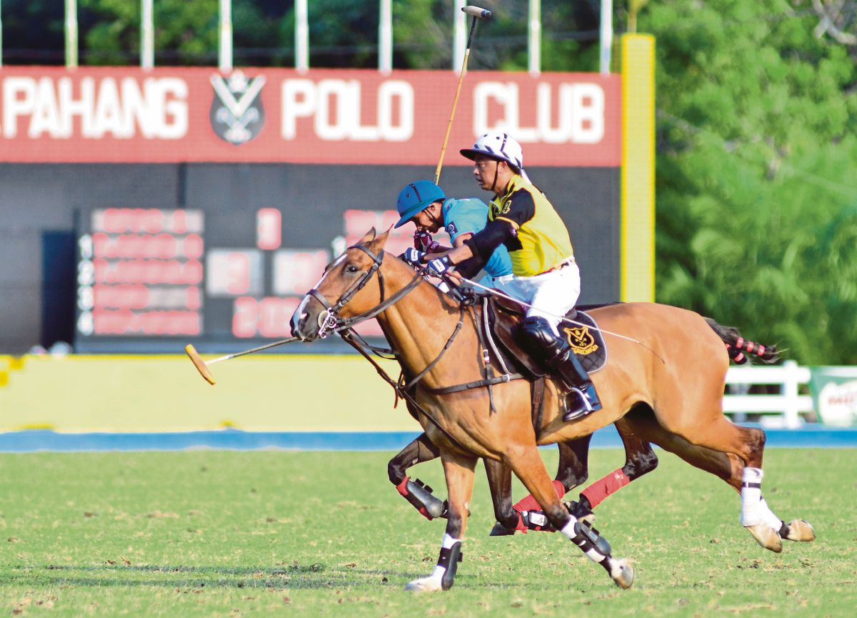  AL-SULTAN Abdullah   cekap mengawal kuda ketika bermain polo di Royal Pahang Polo Club pada 2013.