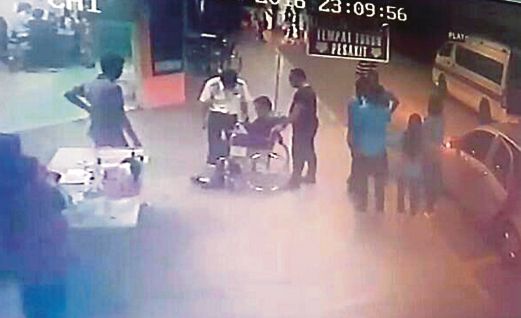 RAKAMAN CCTV menunjukkan suspek lelaki menghantar mangsa ke Hospital Selayang sebelum menghilangkan diri.