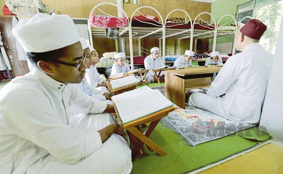 MASJID di Maahad Tahfiz Darul Fiqhi menempatkan 38 pelajar tahfiz.