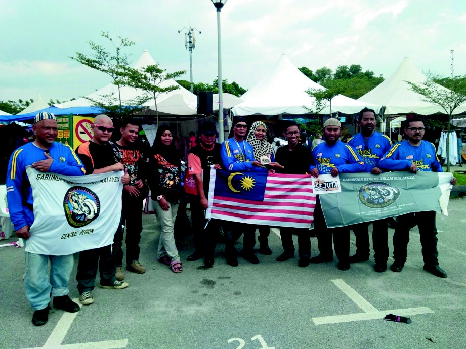ANTARA ahli Gabungan Bikers Islam Malaysia yang menyertai karnival di Masjid Al-Munawwarah, Seksyen 27.