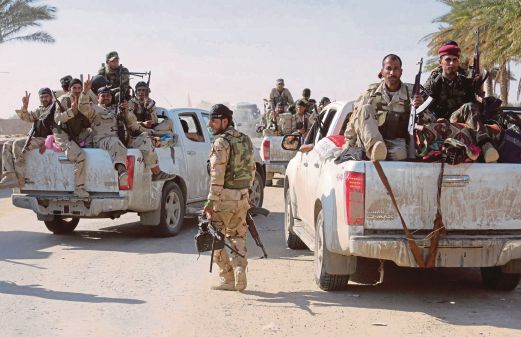 PEJUANG Syiah dan tentera Iraq menjalankan rondaan di Jurf al-Sakhar yang baru ditawan semula daripada militan IS semalam.