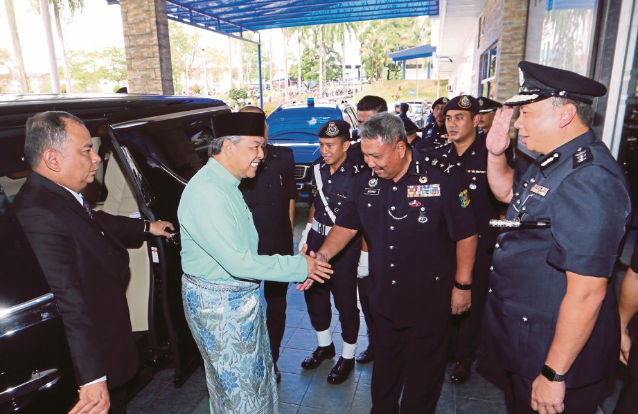 AHMAD Zahid tiba di  Briged Tengah Pasukan Gerakan Am (PGA) Cheras, Kuala Lumpur.
