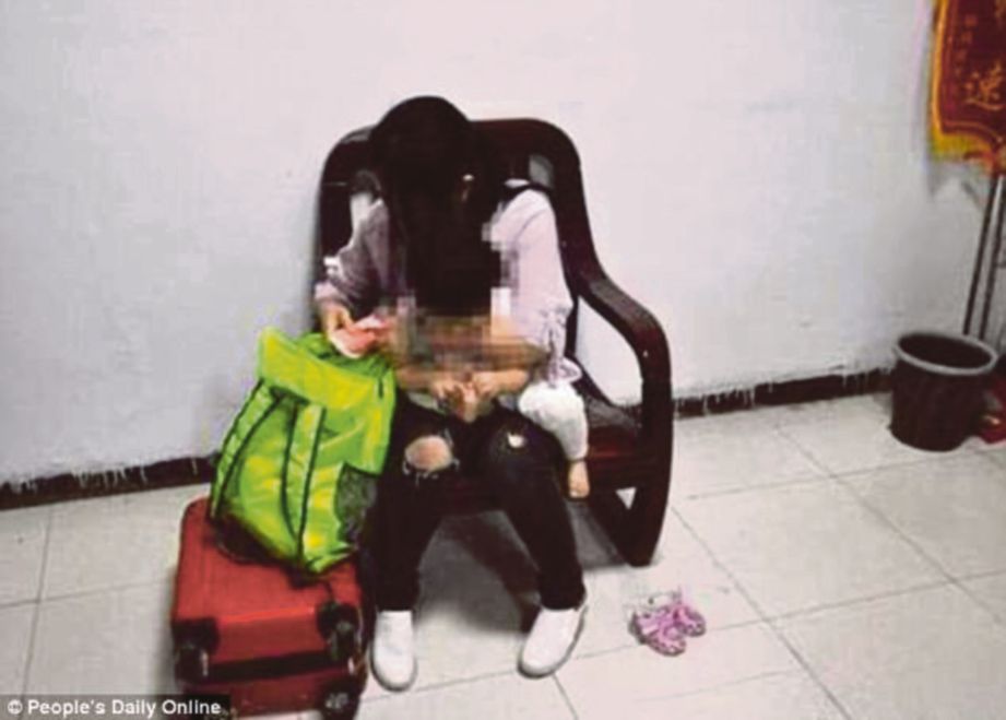WANITA yang ditahan selepas  menjual anak perempuannya yang berusia 19 bulan. - People’s Daily