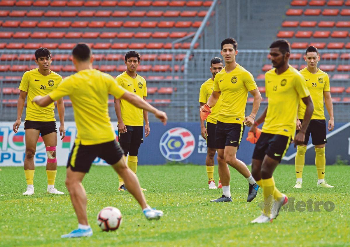 Kebangsaan pasukan bola indonesia bola malaysia sepak sepak lwn kebangsaan pasukan Farizal Marlias