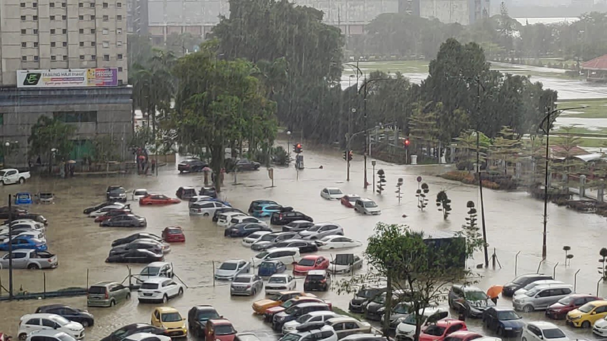 ANTARA kawasan yang dilanda banjir kilat. FOTO ihsan pembaca