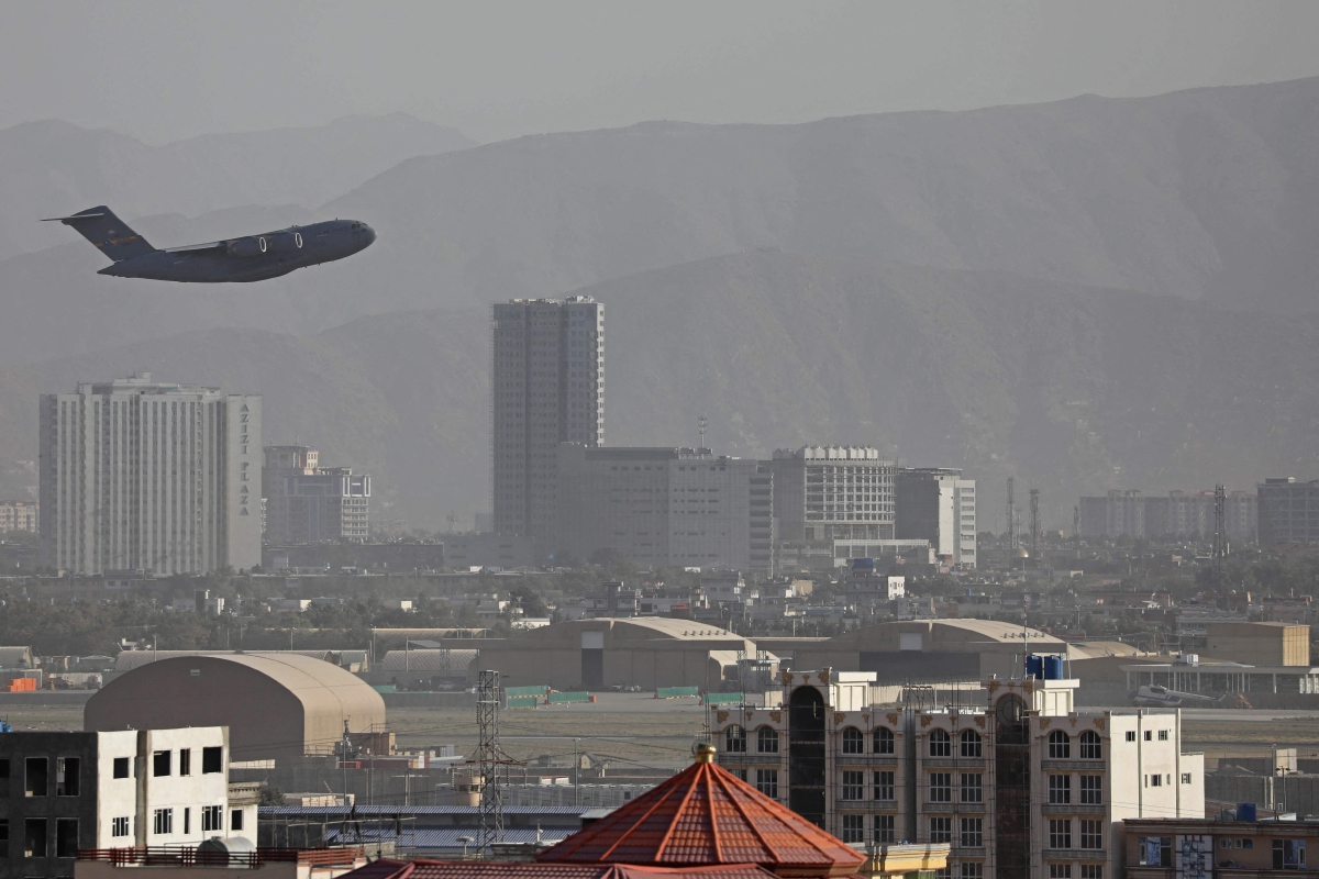 ANTARA pesawat tentera AS yang masih melakukan proses evakuasi individu dari Kabul, Afghanistan. FOTO AFP 