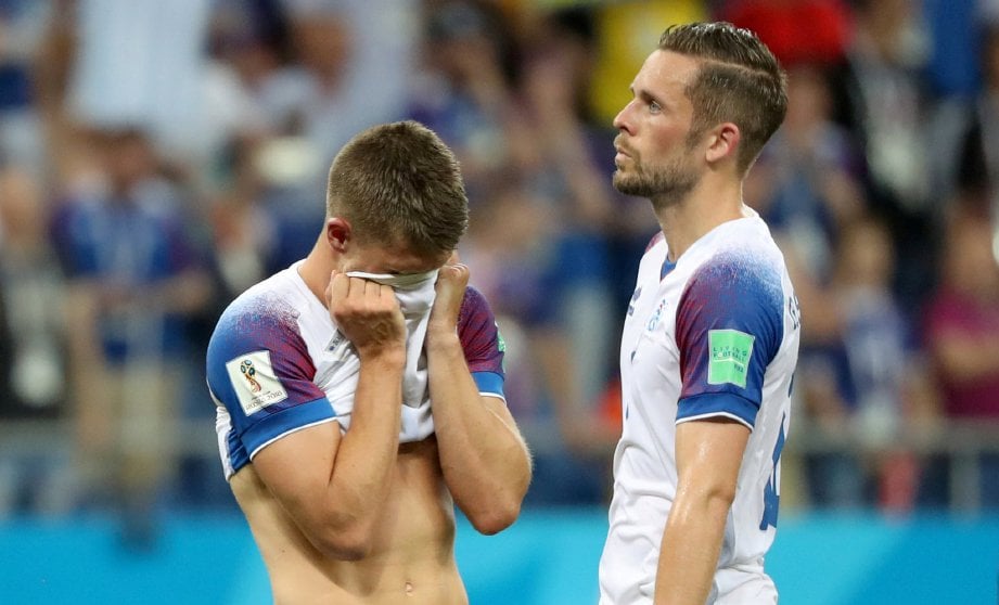 PEMAIN Iceland kecewa selepas gagal mara ke pusingan kalah mati. FOTO/AFP 